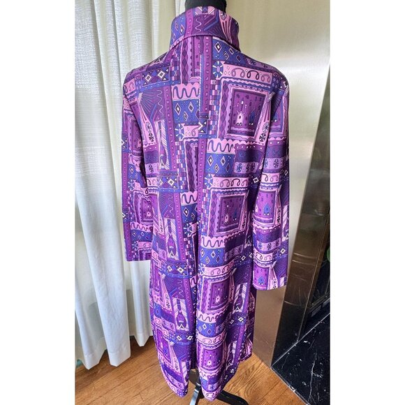 Vintage 70s dress, purple pink MOD pattern, convertible collar, knee-length long - Picture 4 of 9
